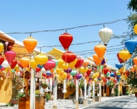 Đèn lồng trang trí lễ hội rực rỡ sắc màu